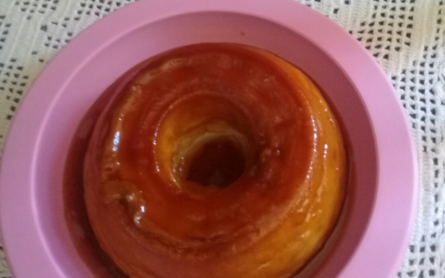 Pudim de leite condensado na panela de pressão