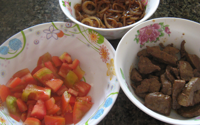 Fígado acebolado de porção