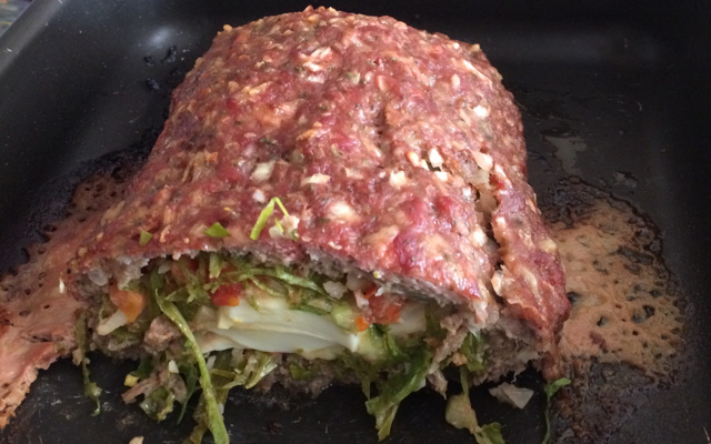 Rocambole de carne recheado