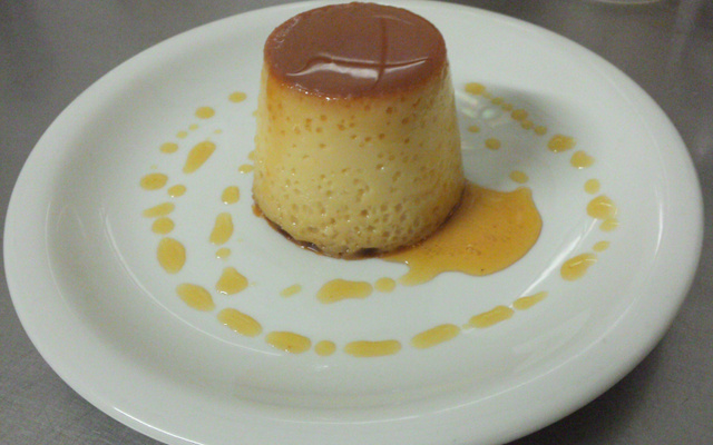 Manjar de coco com calda de abacaxi