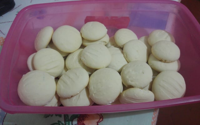 Biscoito de maisena com leite condensado e coco