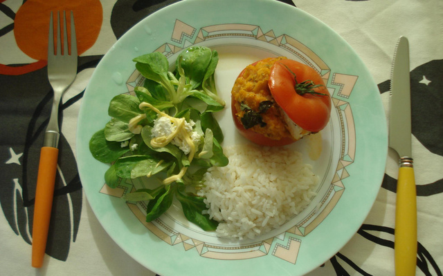 Tomates recheados com peixe desfiado