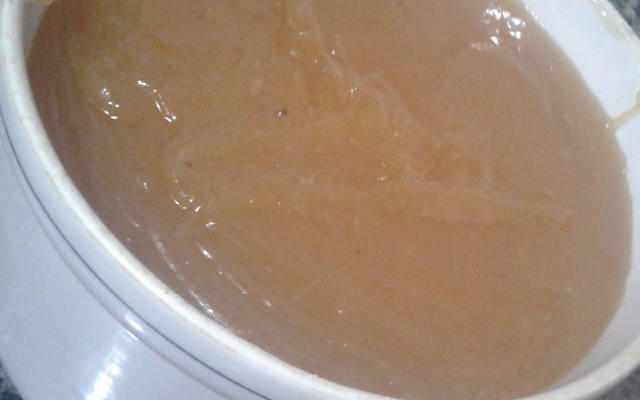 Doce brilhante de batata roxa