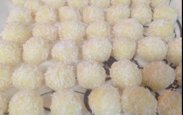 Beijinho de leite de coco