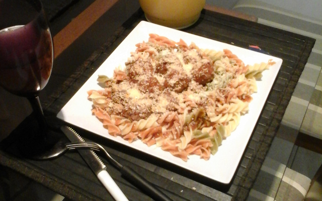 Macarrão com almôndegas rápido e barato