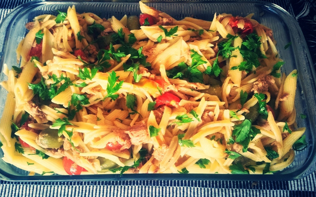 Macarrão com atum e tomate Cereja