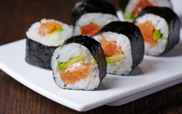 Sushi de salmão