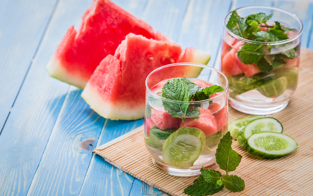 Suco detox de melancia e pepino