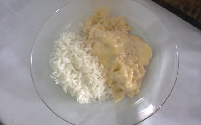 Gravatinha com frango e molho branco