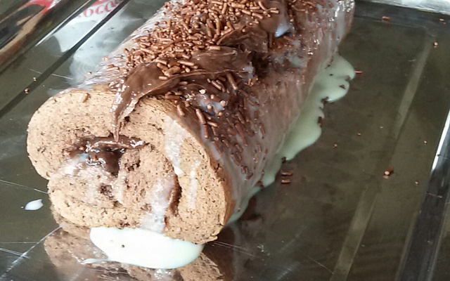 Rocambole de brigadeiro ou beijinho