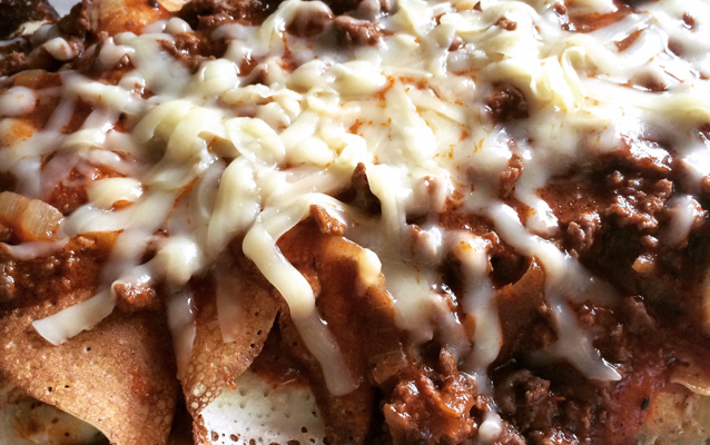 Panqueca com recheio de carne moída e mussarela