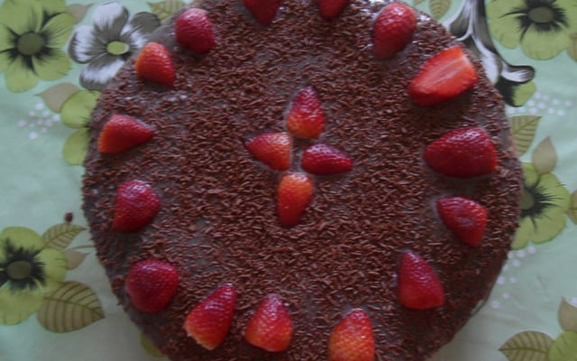 Bolo de brigadeiro com Morango