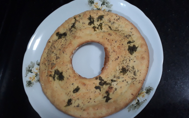 Bolinho de chuva salgado e assado