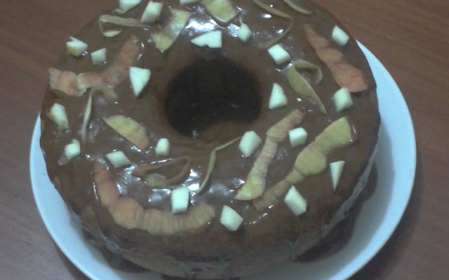 Bolo de maçã com aveia, canela e passas