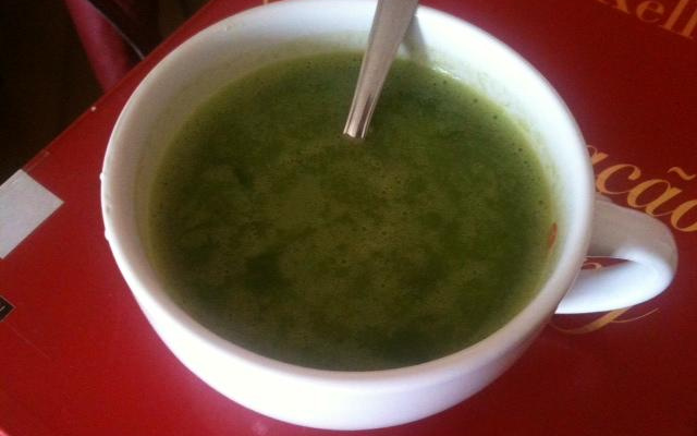 Caldo verde vegetariano light e rápido