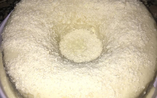 Bolo de tapioca com calda