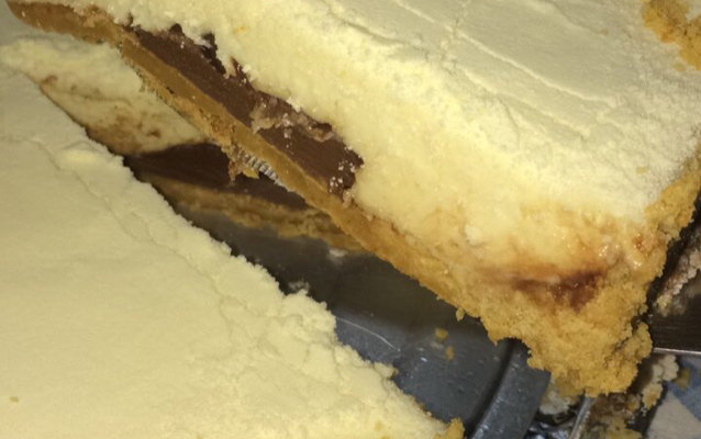 Torta de leite em pó com creme de avelã