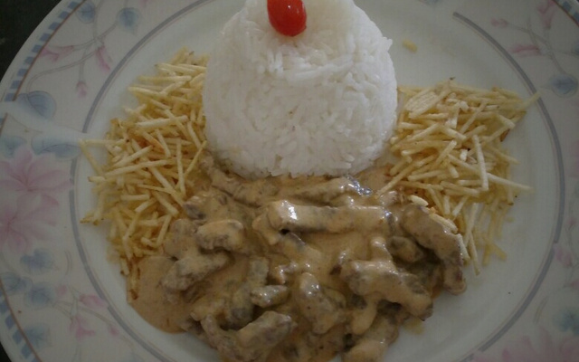 Estrogonofe na panela de pressão