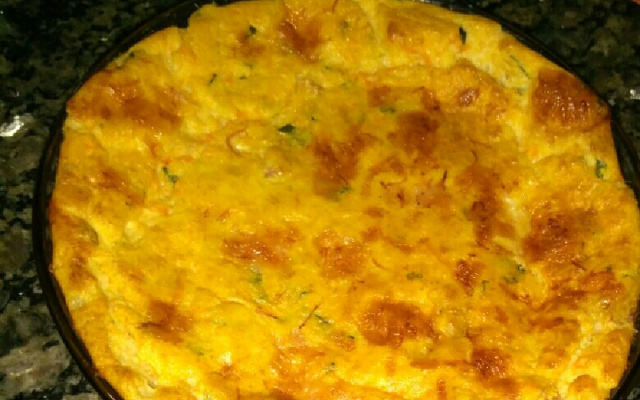 Suflê de cenoura ralada com presunto e queijo