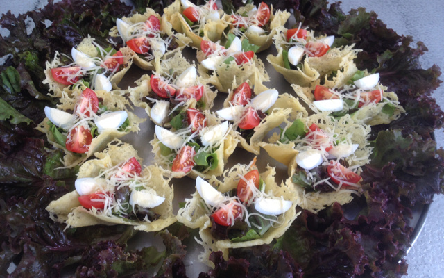 Cesta de parmesão para saladas