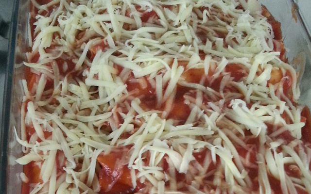 Panqueca com recheio de carne moída e mussarela