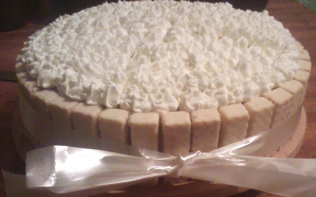 Bolo de bis com morango