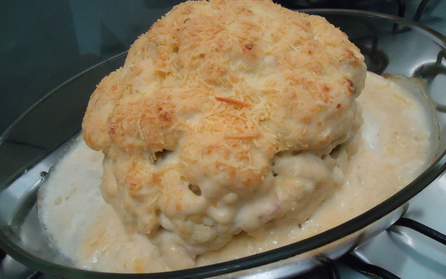 Couve-flor recheada e gratinada do Lúcio Cezar