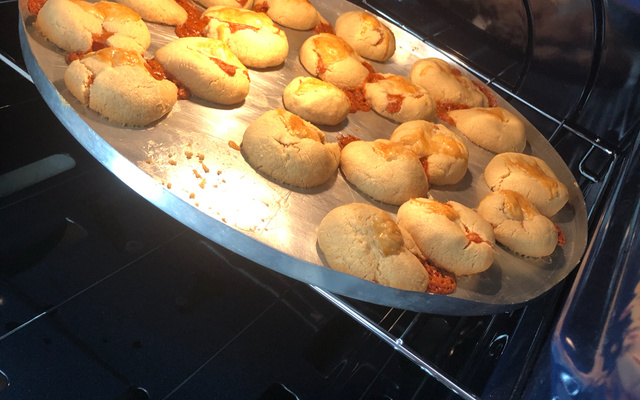 Bolinha de queijo de forno