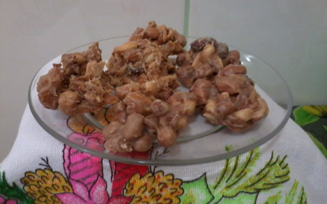 Pé-de-moleque com leite condensado