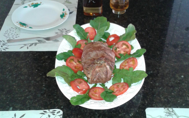 Fraldinha recheada com rúcula e tomate