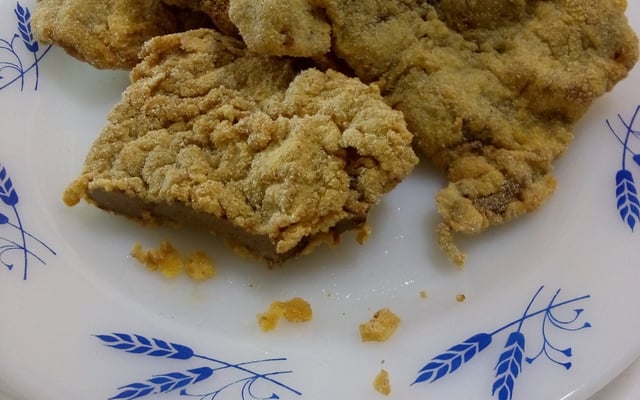Bifes de fígado à milanesa
