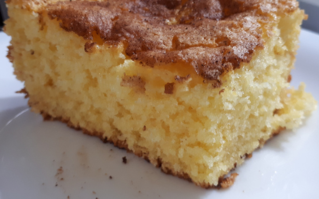 Bolo de fubá com laranja