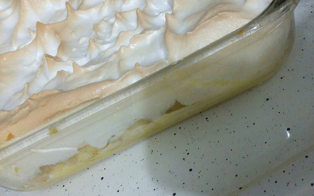 Torta de banana com merengue prática