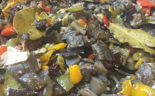 Berinjela em conserva para petisco