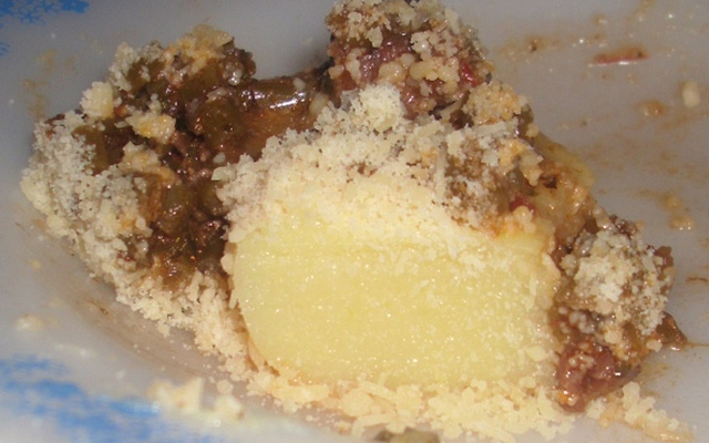 Polenta com carne e talo de espinafre