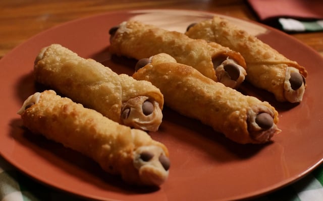 Cannoli de massa de pastel