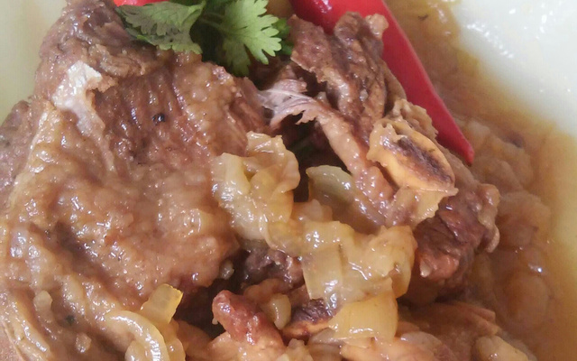 Costelão na cebola sem água