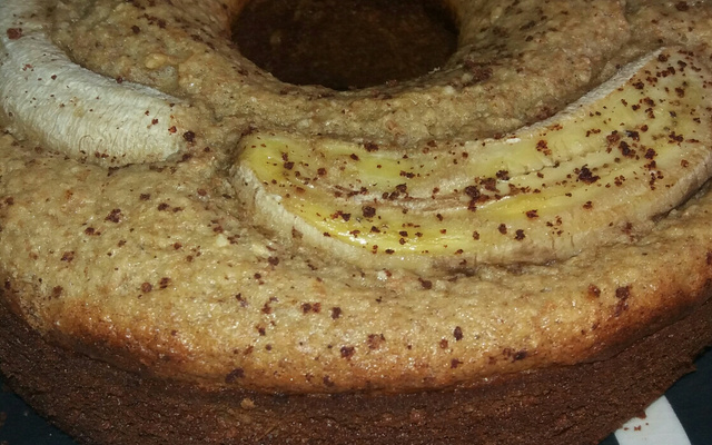 Bolo integral de banana e aveia