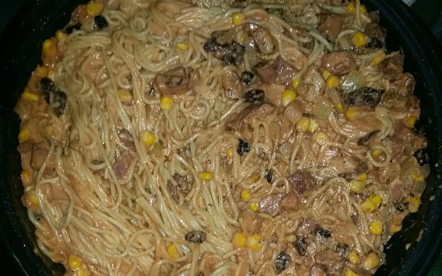 Macarrão com creme de leite e molho de tomate