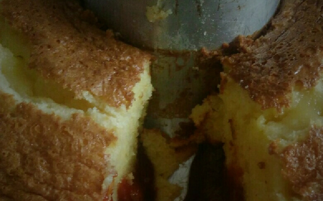 Bolo de fubá com goiabada
