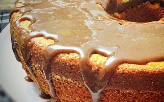 Bolo de cenoura cremoso