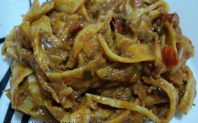 Macarrão de atum com molho de tomate