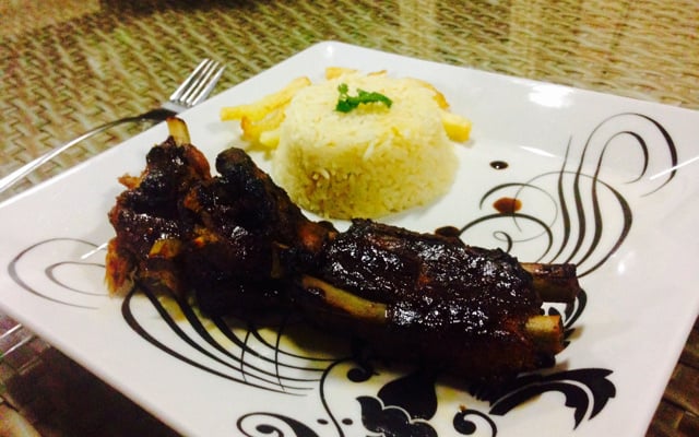 Costela de porco com molho Barbecue