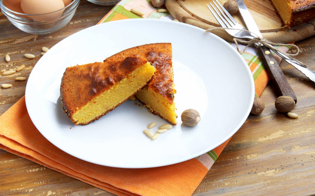 Bolo de fubá com castanha do pará