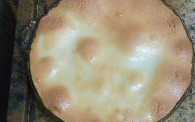 Chico balanceado com banana