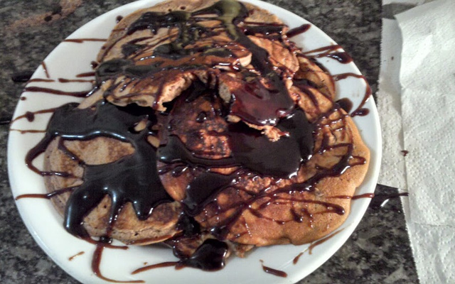 Waffles de chocolate com cobertura de chocolate