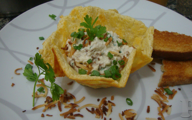 Patê de ricota ao crocante de coco