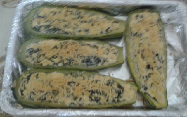 Abobrinha recheada com ricota