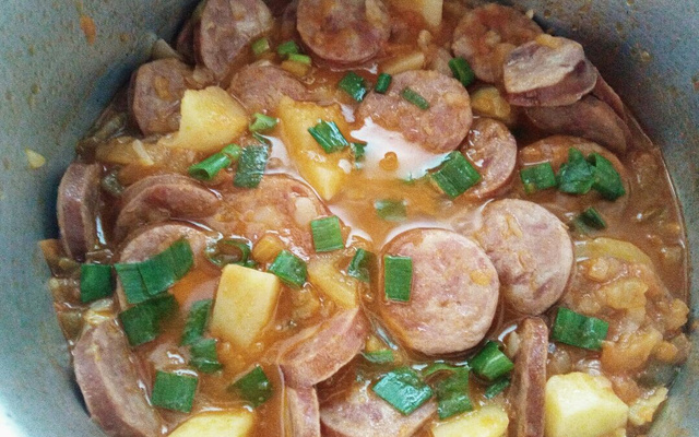 Ensopado de linguiça com batata