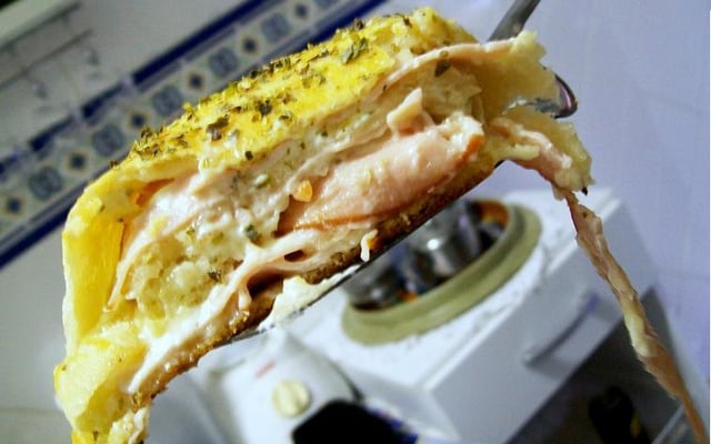 Pão caseiro recheado